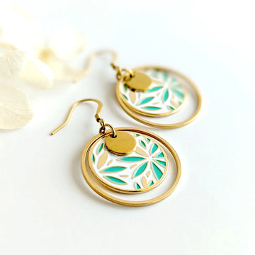 Boucles d’oreilles pendantes en émail Fleurs vert sauge et blanc pour femme