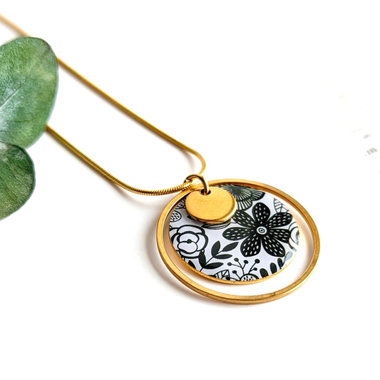 Collier pendentif en résine pour femme - Motif Floral Noir et Blanc