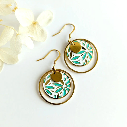 Boucles d’oreilles pendantes en émail Fleurs vert sauge et blanc pour femme