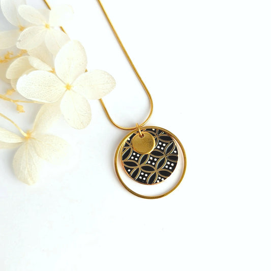 Collier pendentif rond en émail noir et or pour femme - Ellipses Art déco