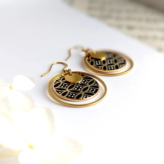 Boucles d’oreilles pendantes en émail noir et or pour femme - Ellipses Art déco