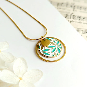 Collier pendentif en émail fleurs vert sauge pour femme