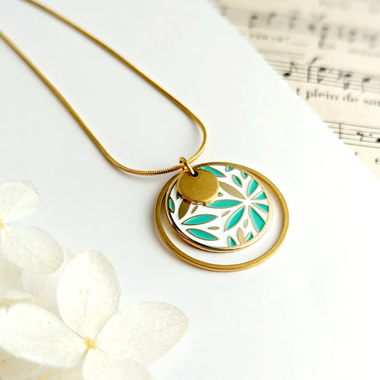 Collier pendentif en émail fleurs vert sauge pour femme