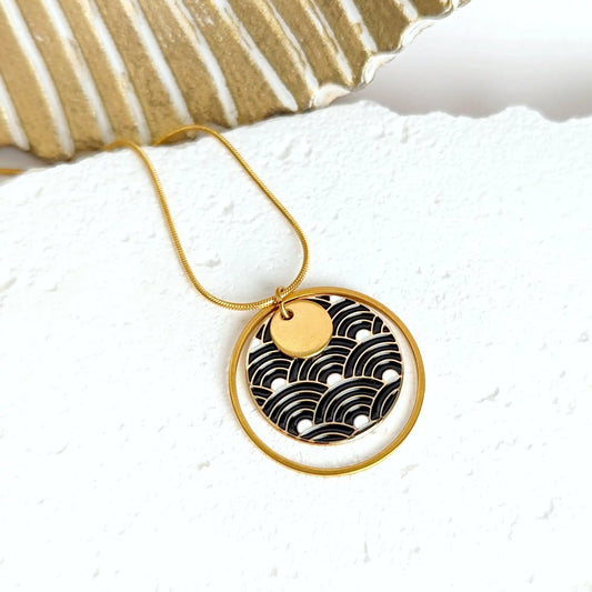 Collier pendentif rond en émail pour femme - Motif vagues japonaises Noir