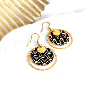 Boucles d’oreilles pendantes et rondes en émail coloré pour femme - Motif vagues japonaises Noires