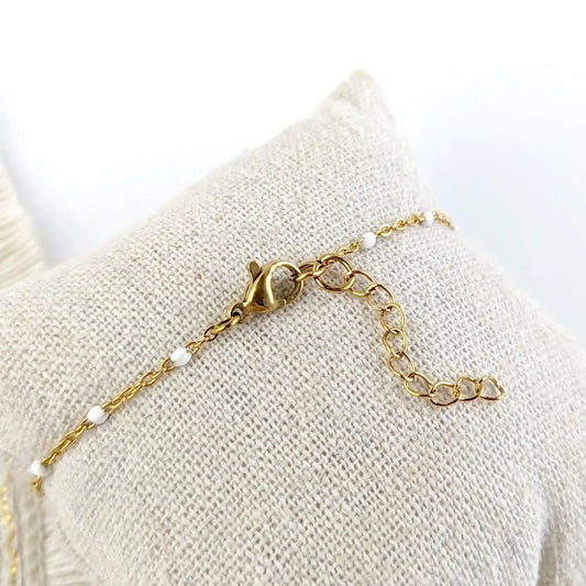 Bracelet personnalisé chaîne en émail blanc et médaille gravée