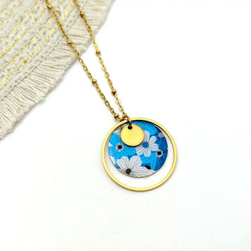 Collier pendentif Fleurs bleues et blanches en résine et acier inoxydable pour femme