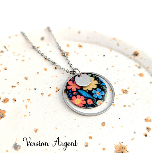 Collier pendentif fleur folk en résine pour femme