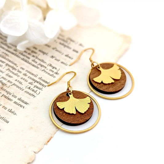 Boucles d’oreilles ginkgo pendantes et rondes en bois et acier inoxydable doré