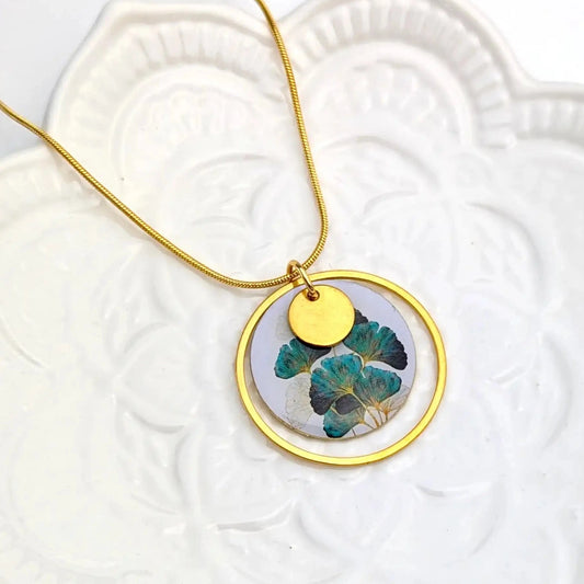 Collier pendentif feuilles de Ginkgo en résine pour femme