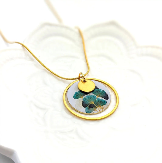 Collier pendentif feuilles de Ginkgo en résine pour femme