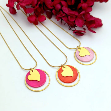 Collier pendentif cœur, en nacre colorée et acier inoxydable pour femme