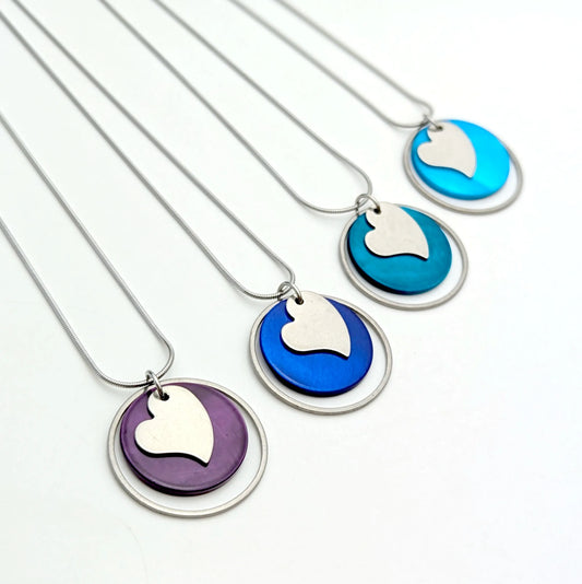 Collier pendentif cœur, en nacre colorée et acier inoxydable pour femme