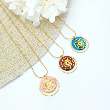 Collier pendentif Fleur de Cerisier en nacre et acier inoxydable pour femme