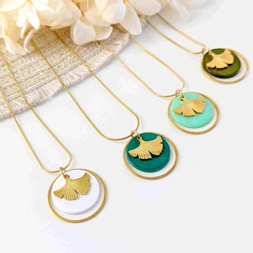 Collier pendentif Ginkgo en nacre colorée et acier inoxydable pour femme