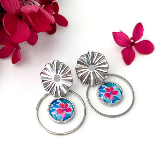 Boucles d'oreilles cabochon en résine pour femme - Fleur framboise et bleue