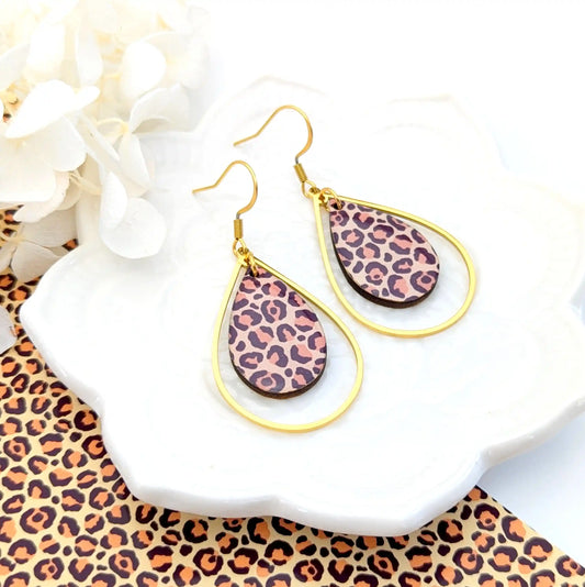 Boucles d’oreilles gouttes en bois et résine - Léopard