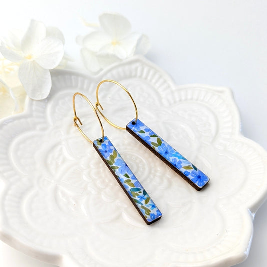 Boucles d’oreilles créoles pendentifs rectangles - Floraison bleue