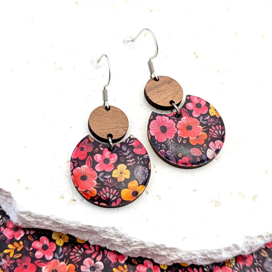Boucles d’oreilles rondes en bois et résine - Floral bordeaux et noir