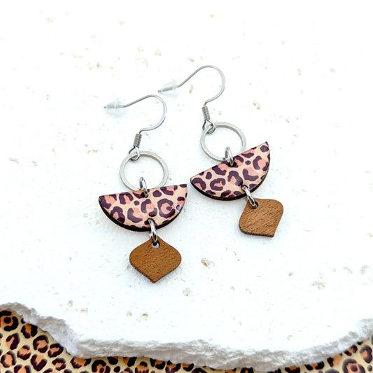 Boucles d’oreilles demi-lune en bois et résine - Léopard