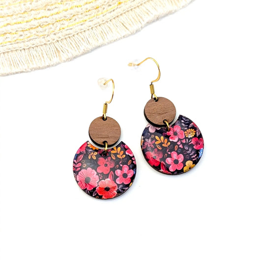 Boucles d’oreilles rondes en bois et résine - Floral bordeaux et noir