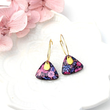 Boucles d’oreilles créoles pendentifs triangle en bois et résine - Fleurs rose et mauve