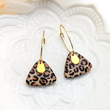 Boucles d’oreilles créoles pendentifs triangle en bois et résine - Léopard