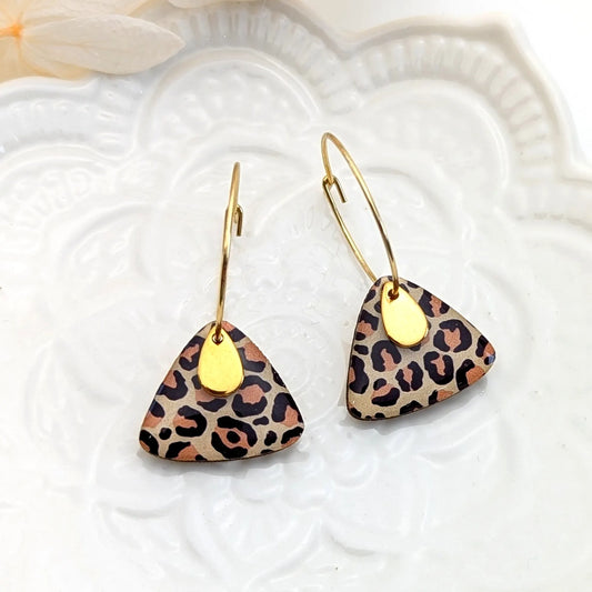 Boucles d’oreilles créoles pendentifs triangle en bois et résine - Léopard