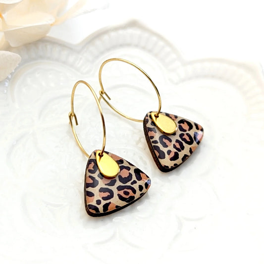 Boucles d’oreilles créoles pendentifs triangle en bois et résine - Léopard