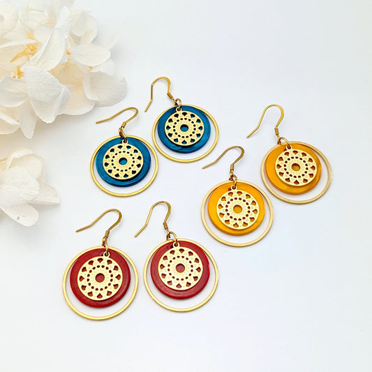 Boucles d’oreilles pendentifs rond en nacre et mandala en acier inoxydable