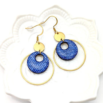 Boucles d’oreilles pendantes rondes en bois et résine - Denim bleu