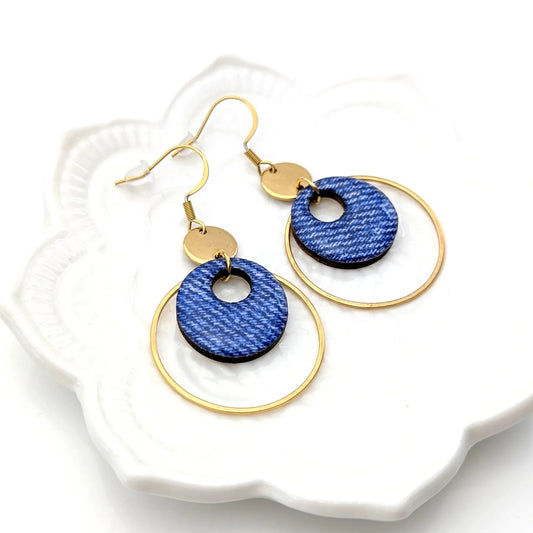 Boucles d’oreilles pendantes rondes en bois et résine - Denim bleu