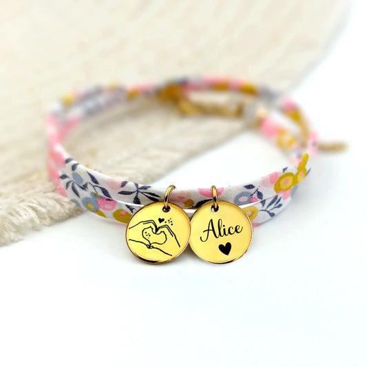 Bracelet personnalisé cordon en tissu Liberty et médaille gravée