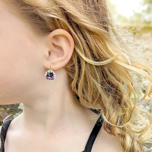 boucles-oreilles-enfant-chat-colore