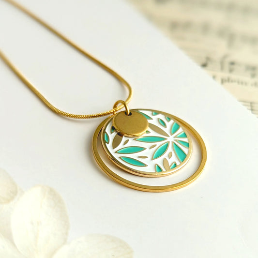Collier pendentif en émail fleurs vert sauge pour femme