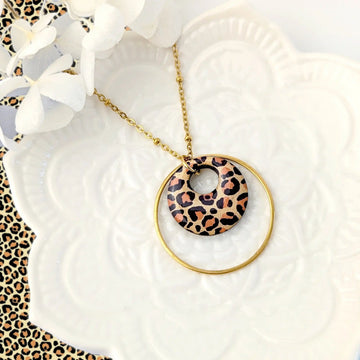 Collier long et pendentif rond en bois et résine - Léopard