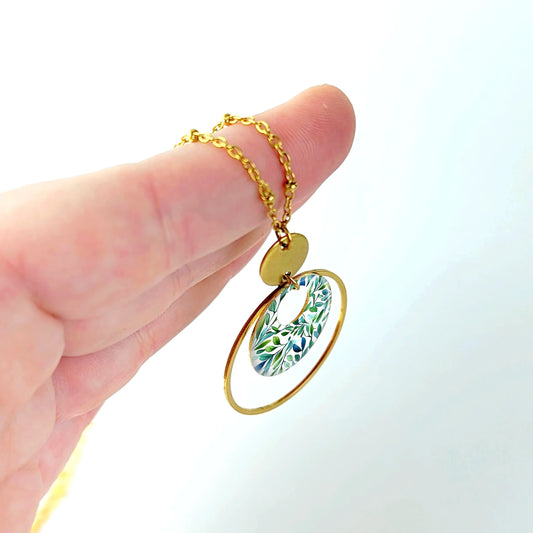 Collier long et pendentif en résine pour femme - Feuilles vertes et bleues