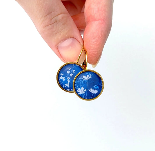 Boucles d'oreilles dormeuses cabochons pour femme - Cyanotype