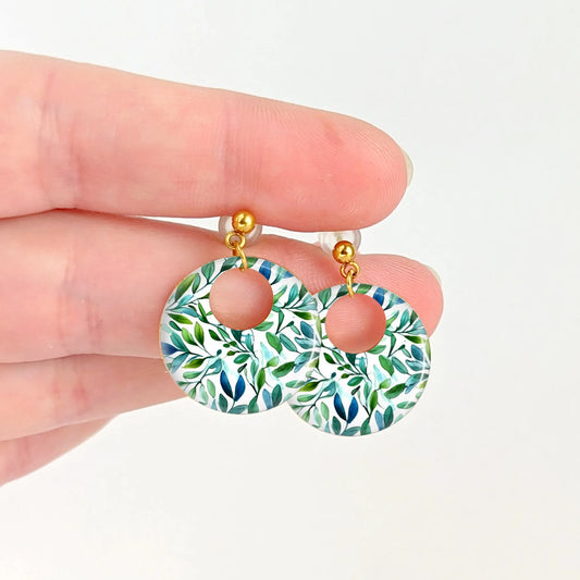 Boucles d'oreilles laiton doré et résine pour femme - Feuilles vert et bleu