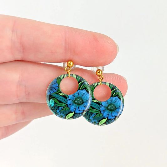 Boucles d'oreilles laiton doré et résine pour femme - Fleur bleue