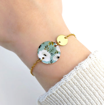 Bracelet Fleurs délicates blanches sur fond vert d'eau pour femme