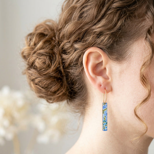Boucles d’oreilles créoles pendentifs rectangles - Floraison bleue